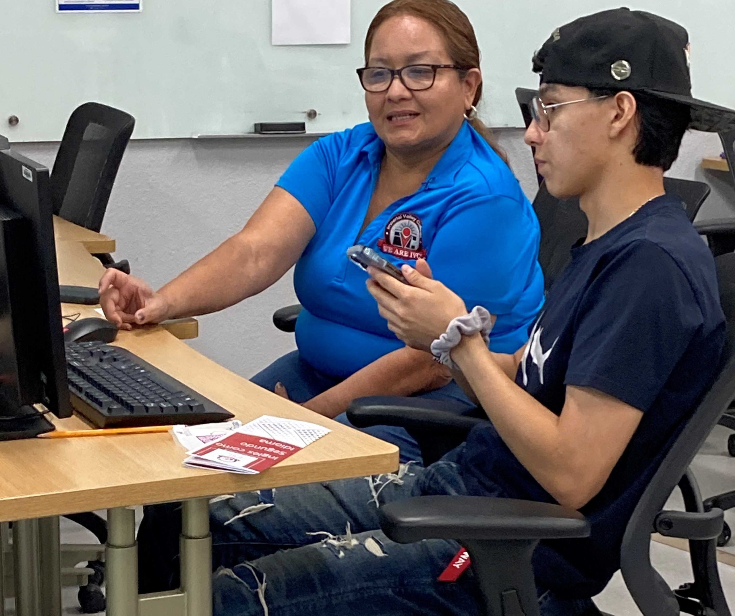 College Counselor from Imperial College help SIATech El Centro Students Register